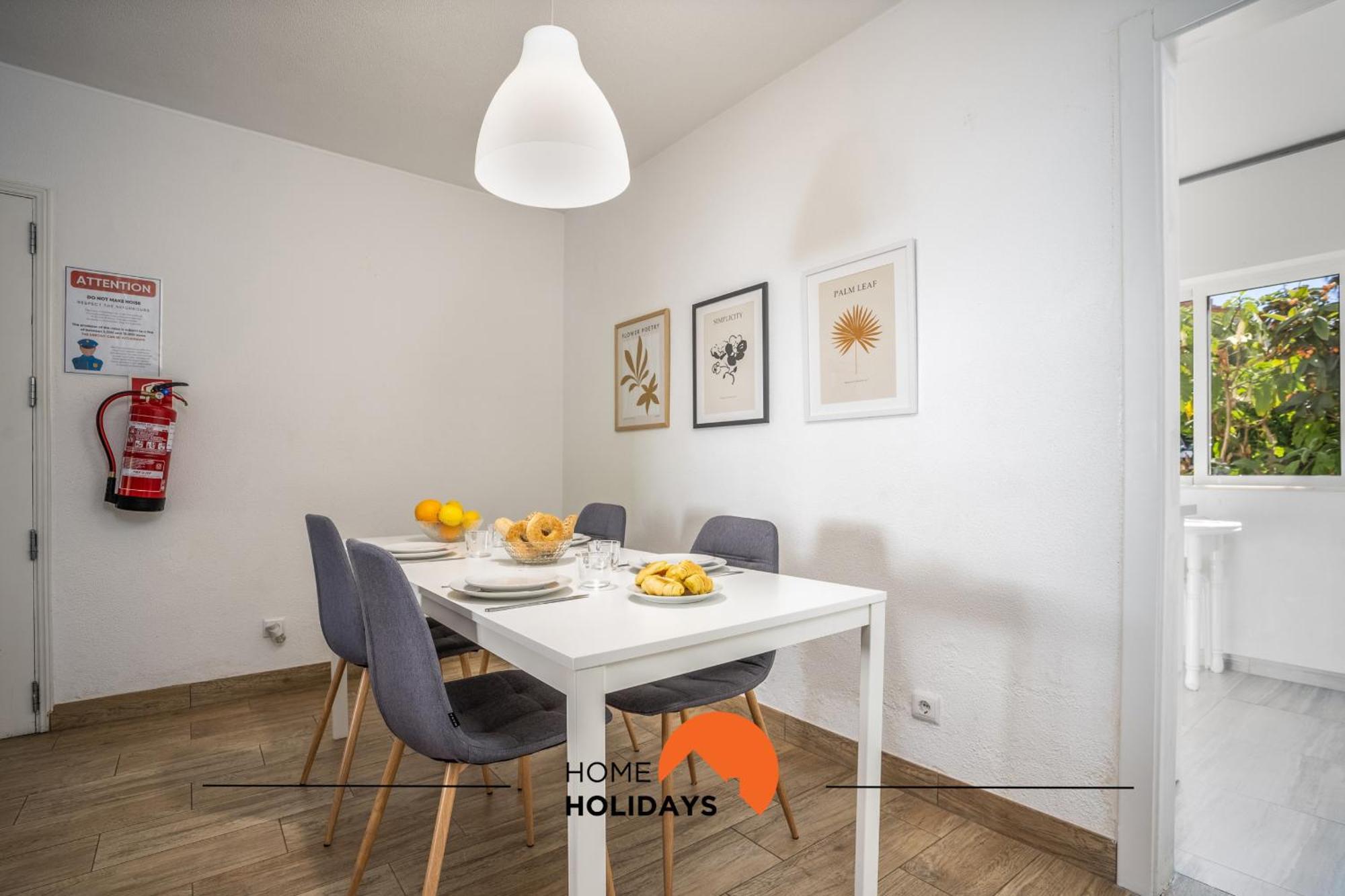 #002 Donalds Flat By Holidays Apartment